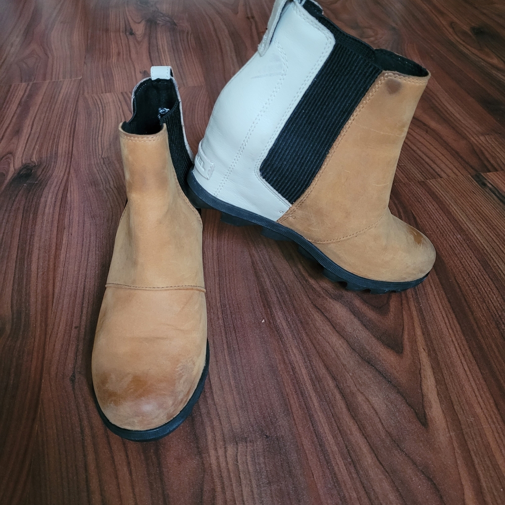 Sorel Tan and Cream Ankle Boots